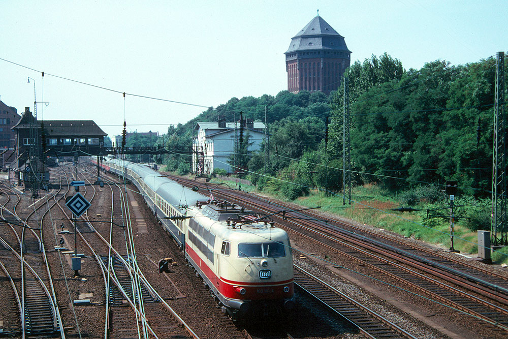 https://www.eisenbahnfotograf.de/datei/August 1981/1330241 DB Sternschanze 6.8.81.jpg